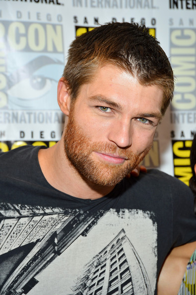 Liam+McIntyre+Spartacus+Press+Room+2012+Comic+bluc72c9xsUl