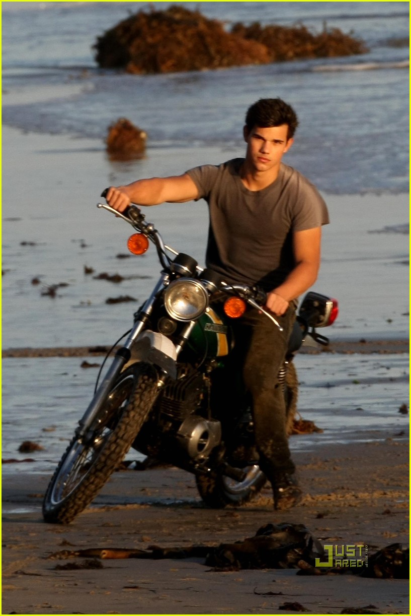 taylor-lautner-rolling-stone-photo-shoot-05